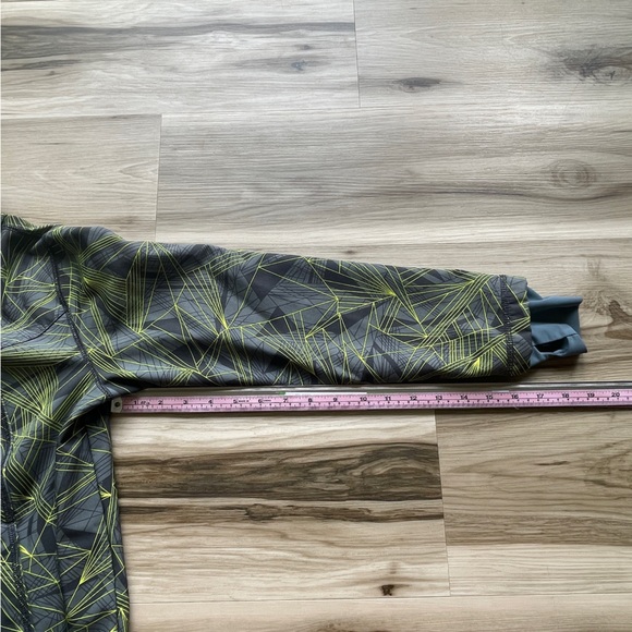 LL Bean midweight all weather coat Grey/neon yellow line pattern Size M.… - Picture 8 of 12